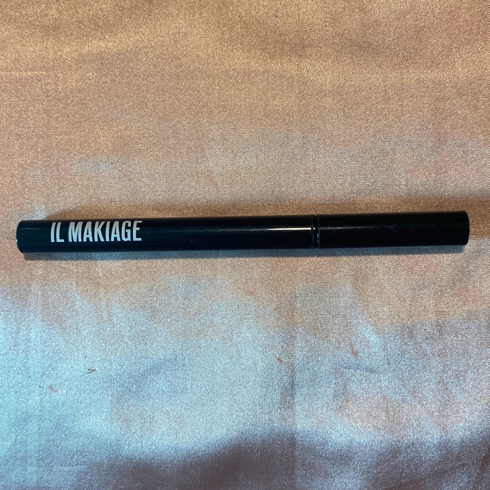 5/$46 or 9/$50 IL Makiage Eyeliner in black